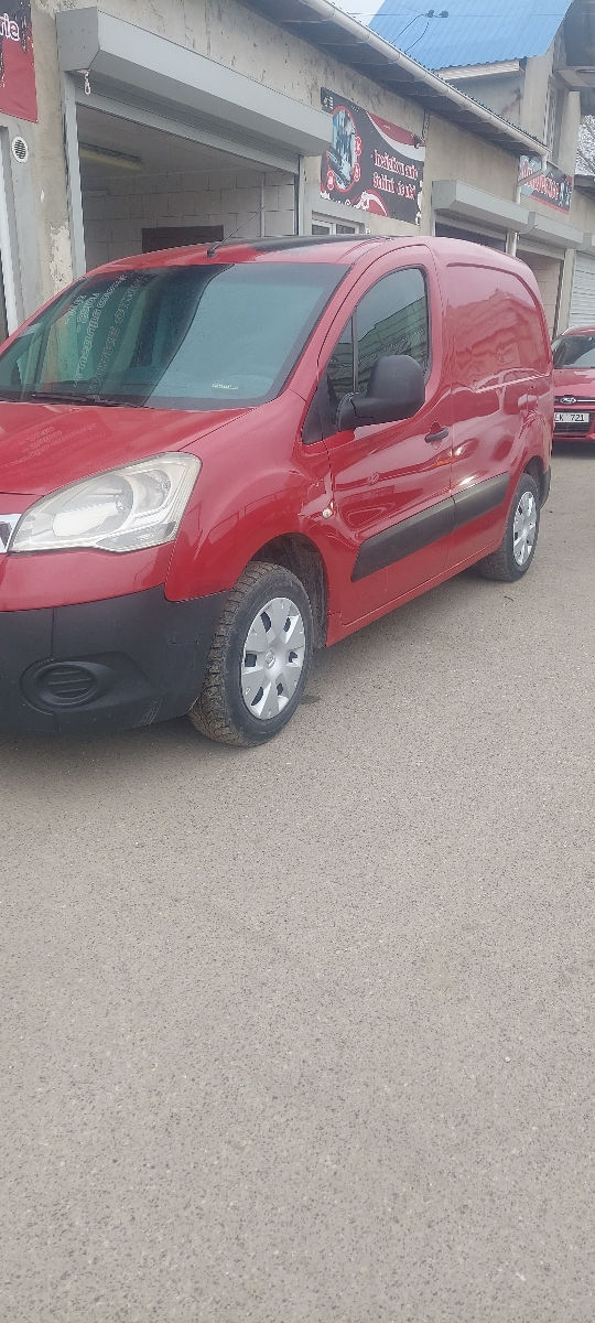 Citroen Berlingo an. 2008 cu rulaj 326500 km, Diesel, 3499 €