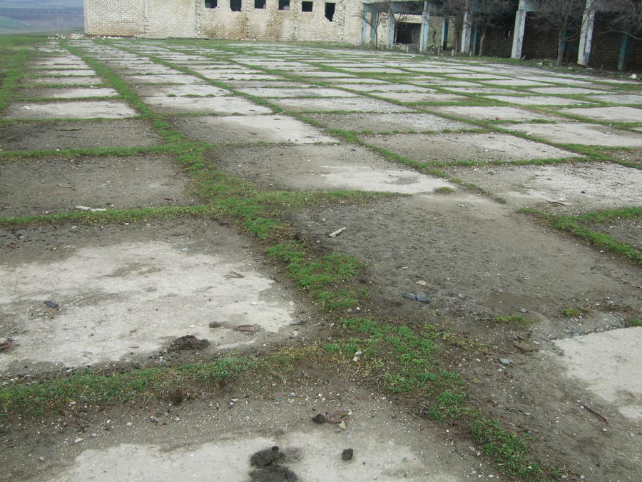 Cladiri 900 m2,1200 m2 pe 1.7 ha,teren agricol 400ha  Ungheni s.Bogeni-frigid,deposit, 58000 eur foto 3