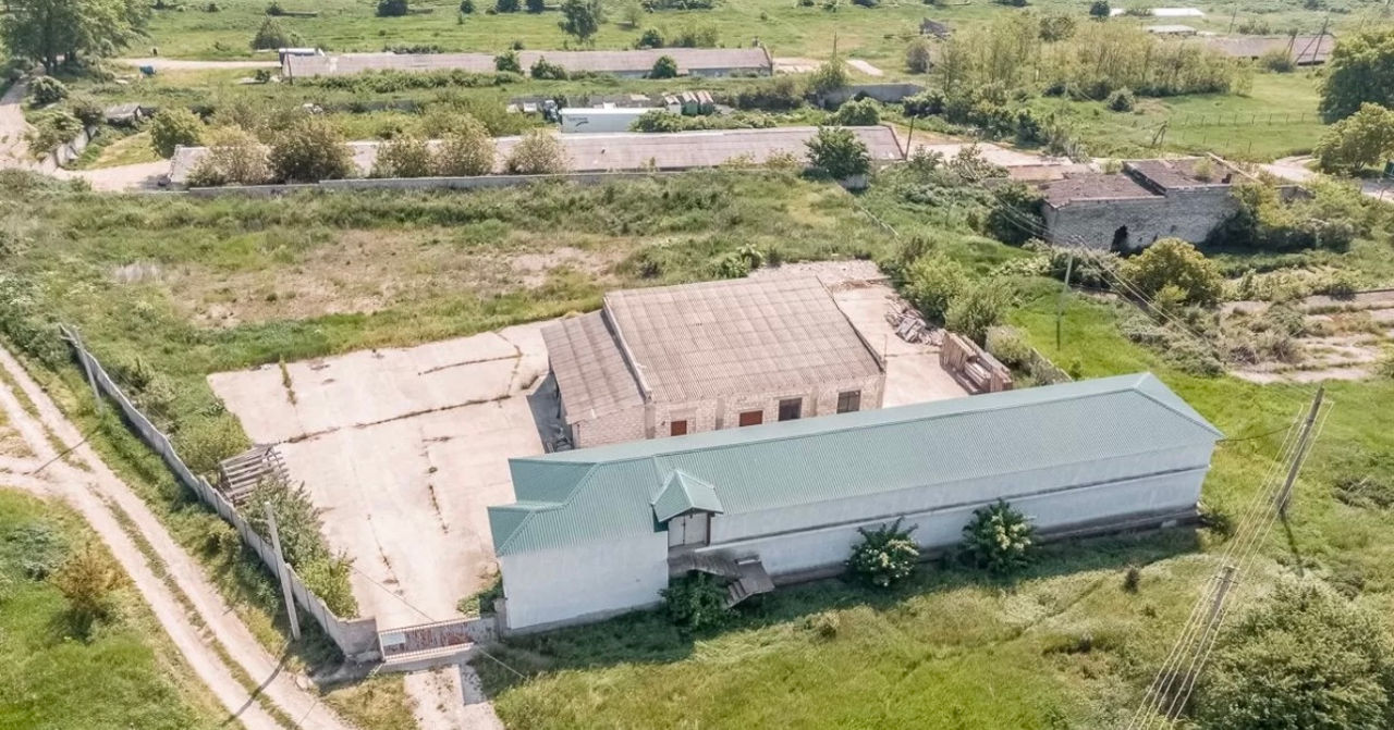 Depozit cu teren privat - negrești foto 1