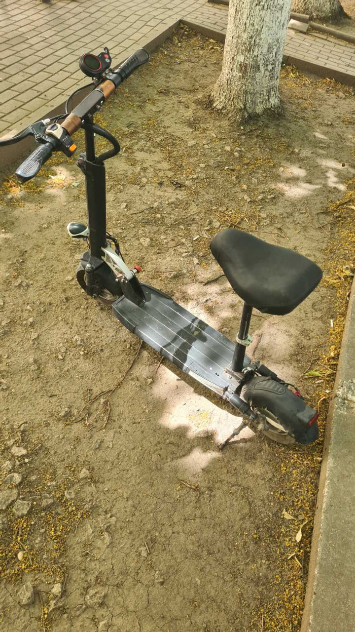 Vind Trotineta Electrica puternica(cu scaun). Doar 350 euro  foto 1
