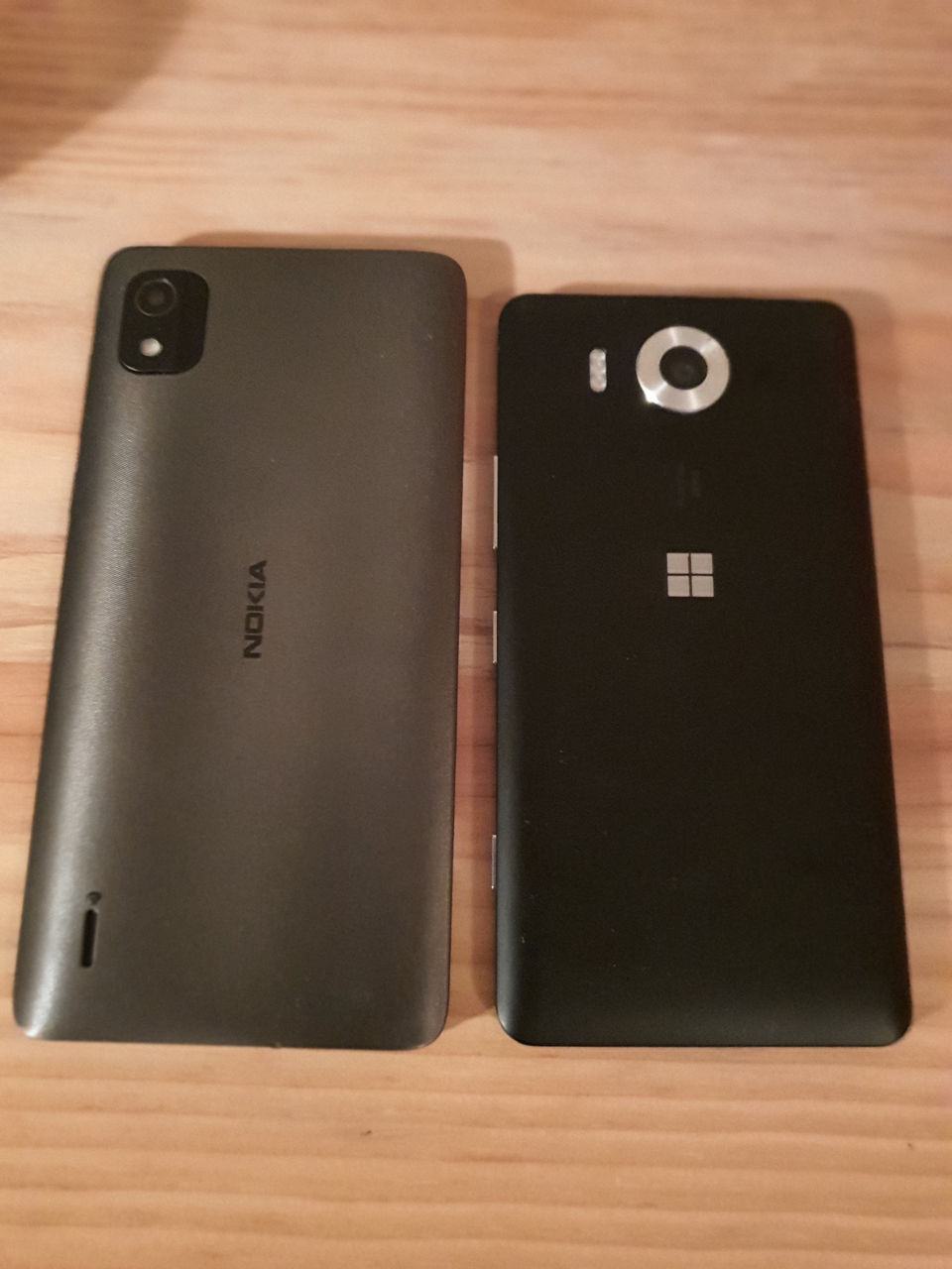 2 телефона Microsoft Lumia 950 and Nokia C2 2nd edition фото 0