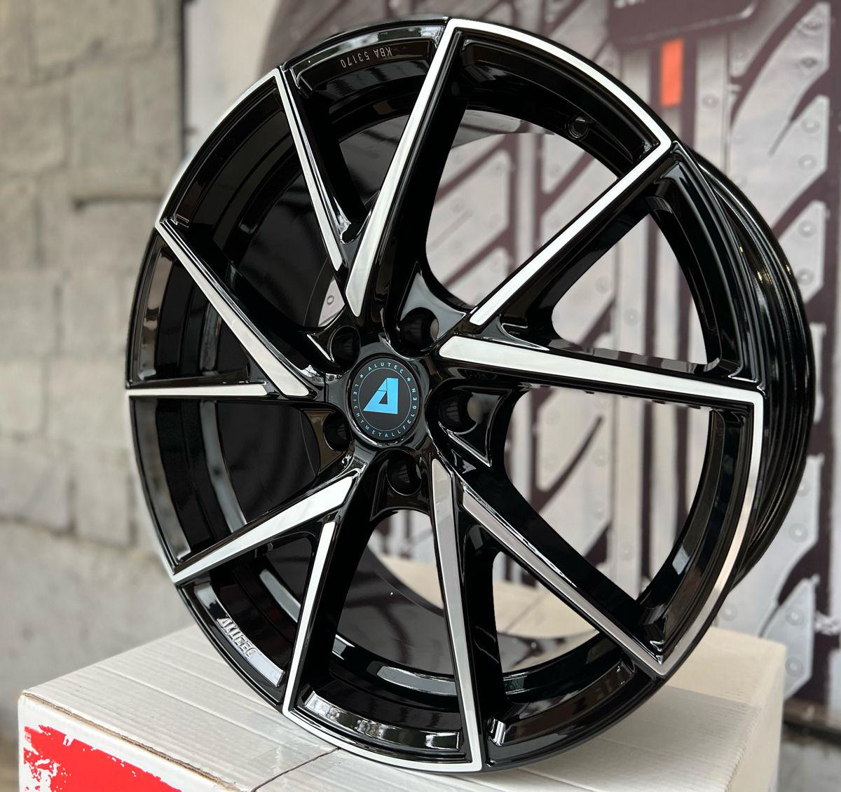 5x114.3 R19 Alutec Adx01 foto 2