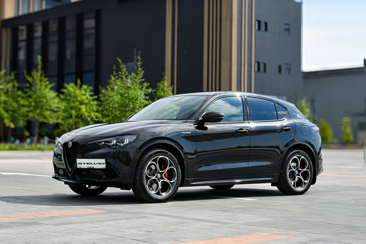 Alfa Romeo Stelvio foto 0