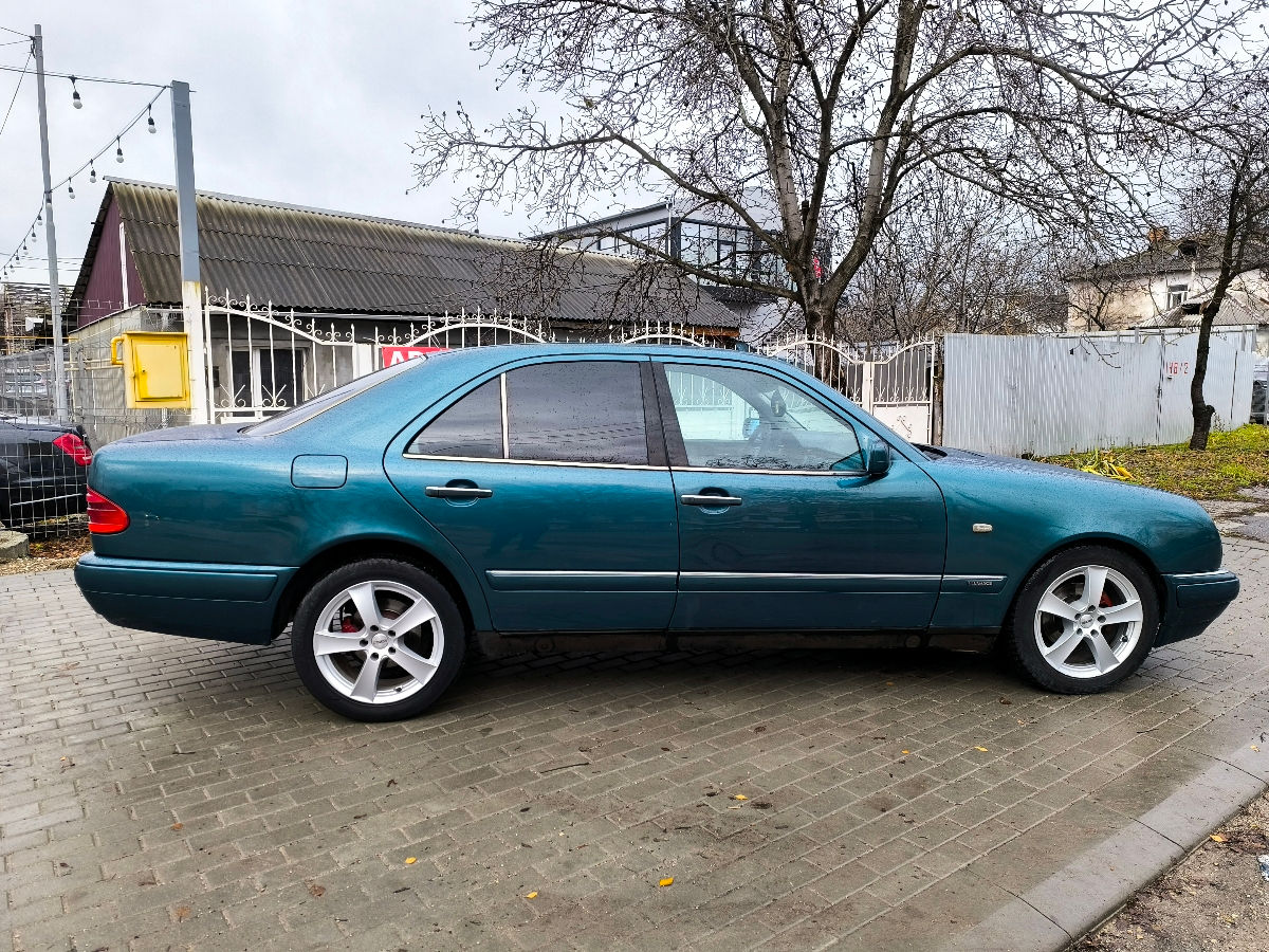 Mercedes E-Class foto 8