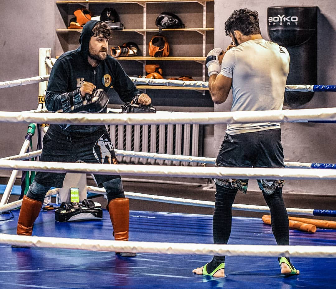 Vrei să devii mai puternic? Înscrie-te la kickboxing! foto 0