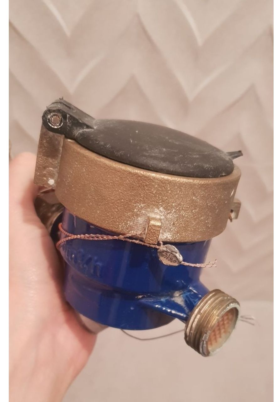 Счетчики горячая/холодная вода. В рабочем состянии!