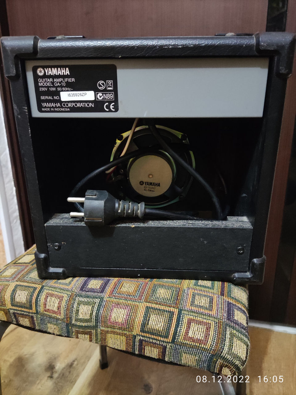 Продам гитарный комбик YAMAHA GA-10