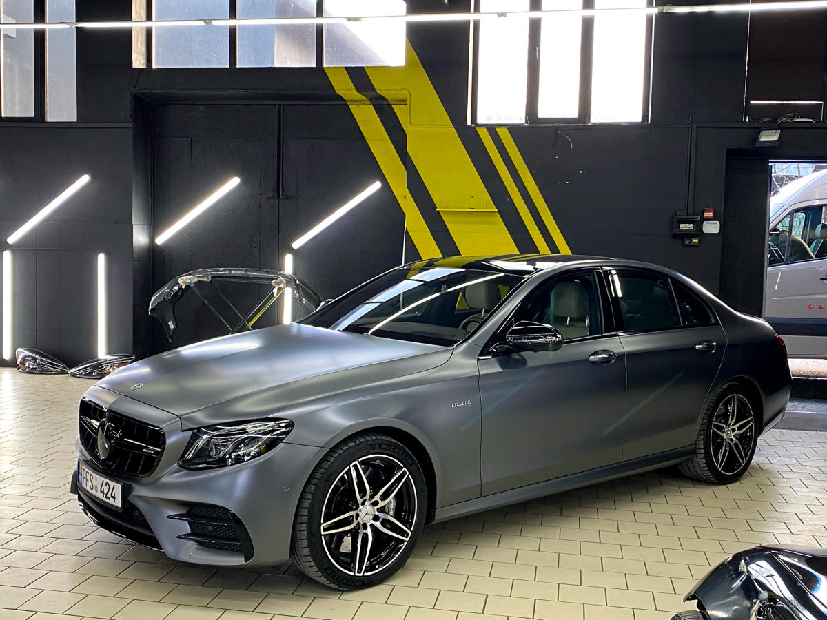 Mercedes E-Class an. 2018 cu rulaj 98000 km, Benzină, 50000 €