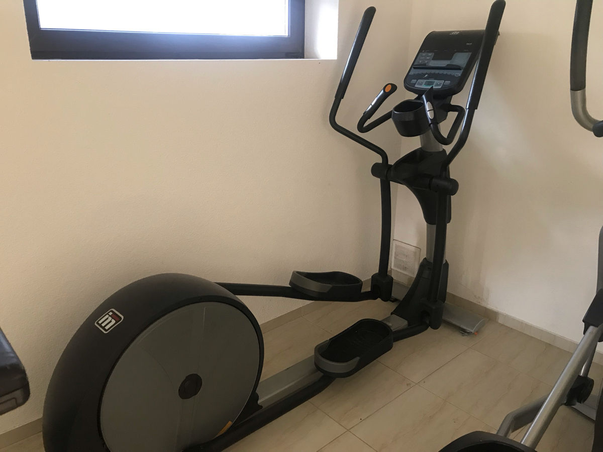 Продаётся эллиптический тренажёр / Elliptical Impulse RE 700