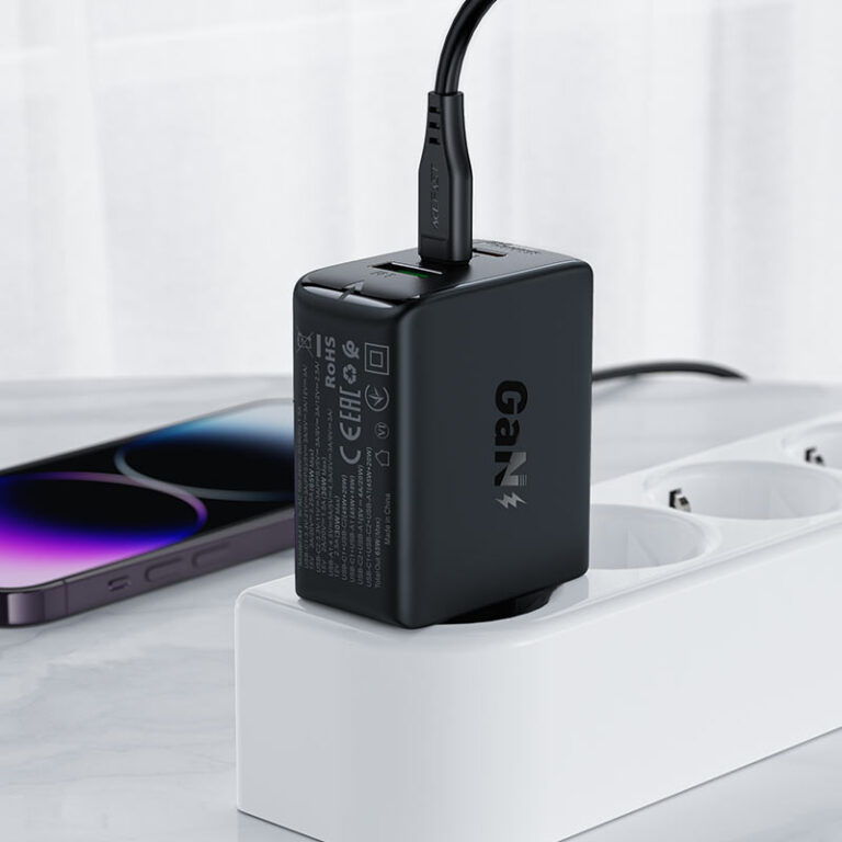 Încărcător ACEFAST A41 PD65W GaN (2*USB-C+USB-A) foto 1