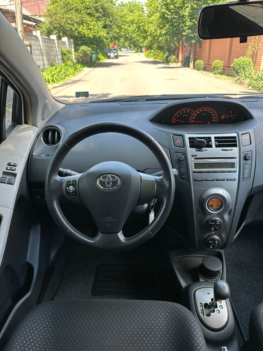 Toyota Yaris foto 7