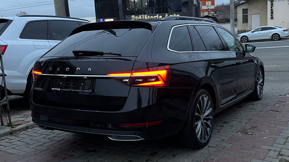 Skoda Superb foto 2