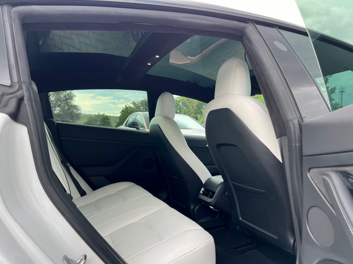 Tesla Model 3 foto 8