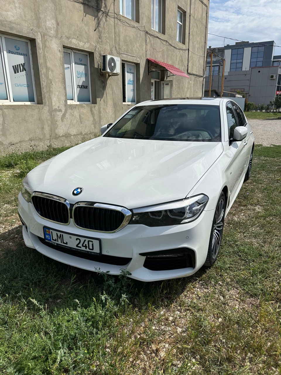 BMW 5 Series foto 1