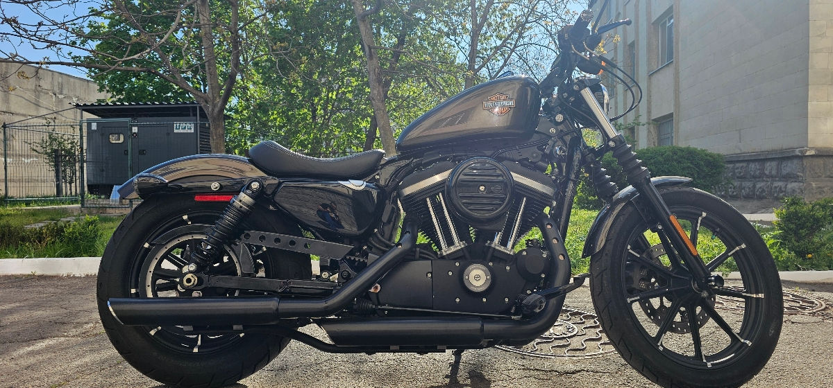 Harley - Davidson Sportster IRON 883 foto 0