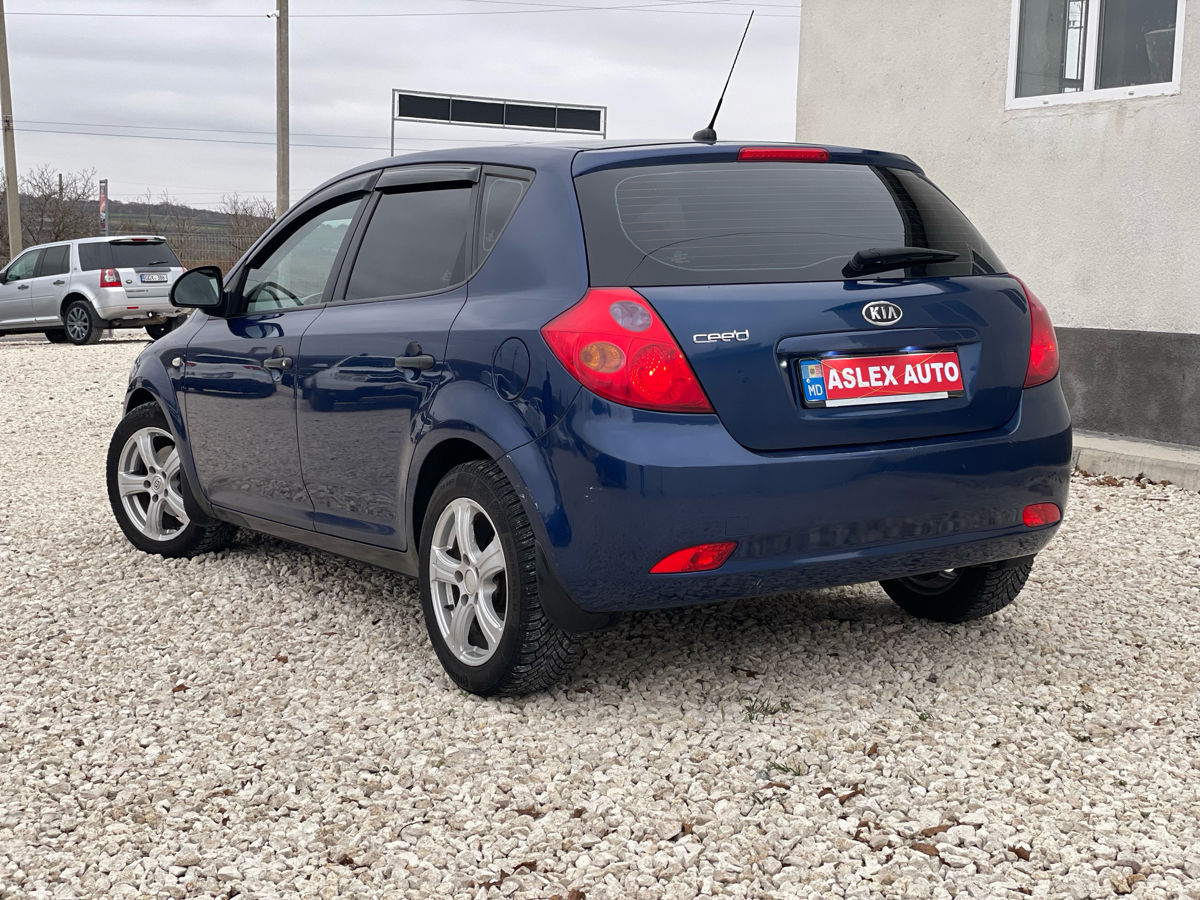 KIA Ceed foto 1