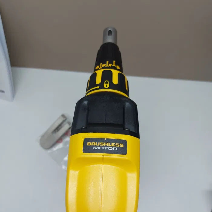 Аккумуляторный шуруповерт DeWalt DCF620N фото 1