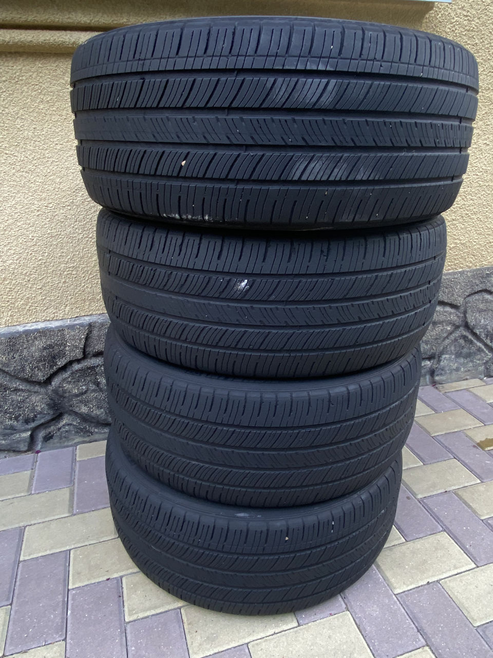 235/45 R18