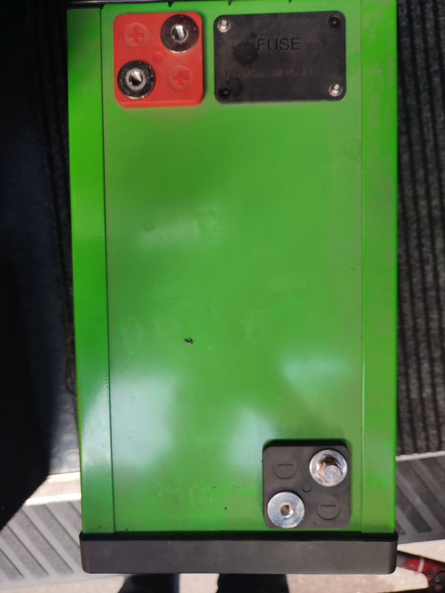 Аккумуляторная батарея Super B серии SB12V100E-ZC foto 1