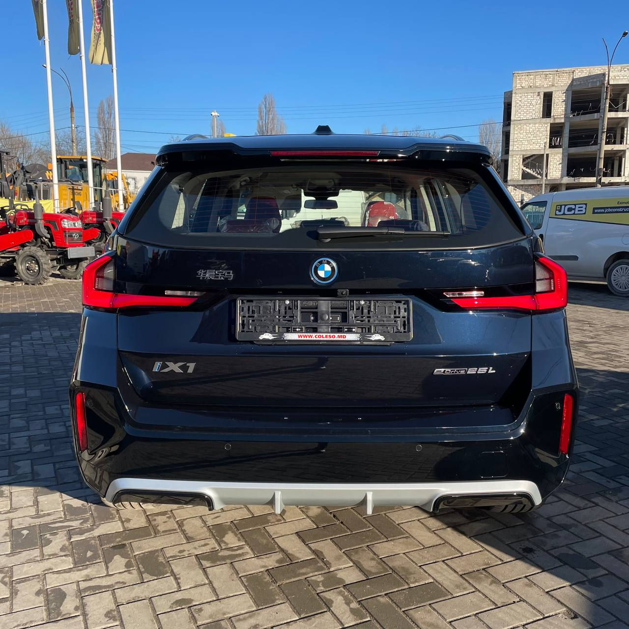 BMW iX1 фото 6