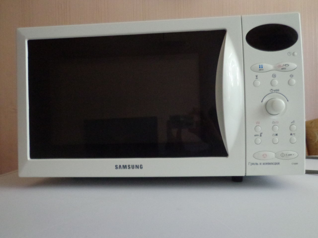 Микроволновая samsung конвекцией. Самсунг c100r. Микроволновая печь Samsung c100r. Микроволновка самсунг с100r. Самсунг микроволновая печь 100.