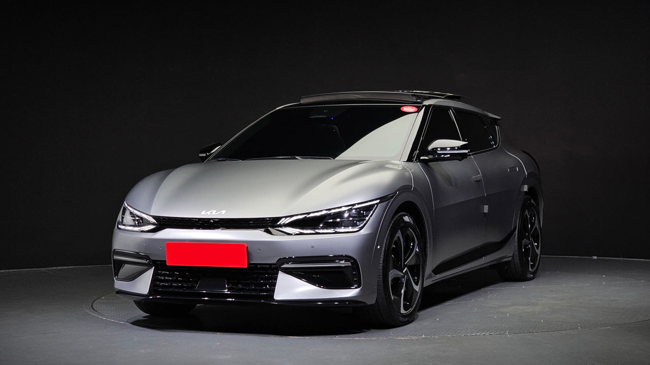 KIA EV6 фото 0