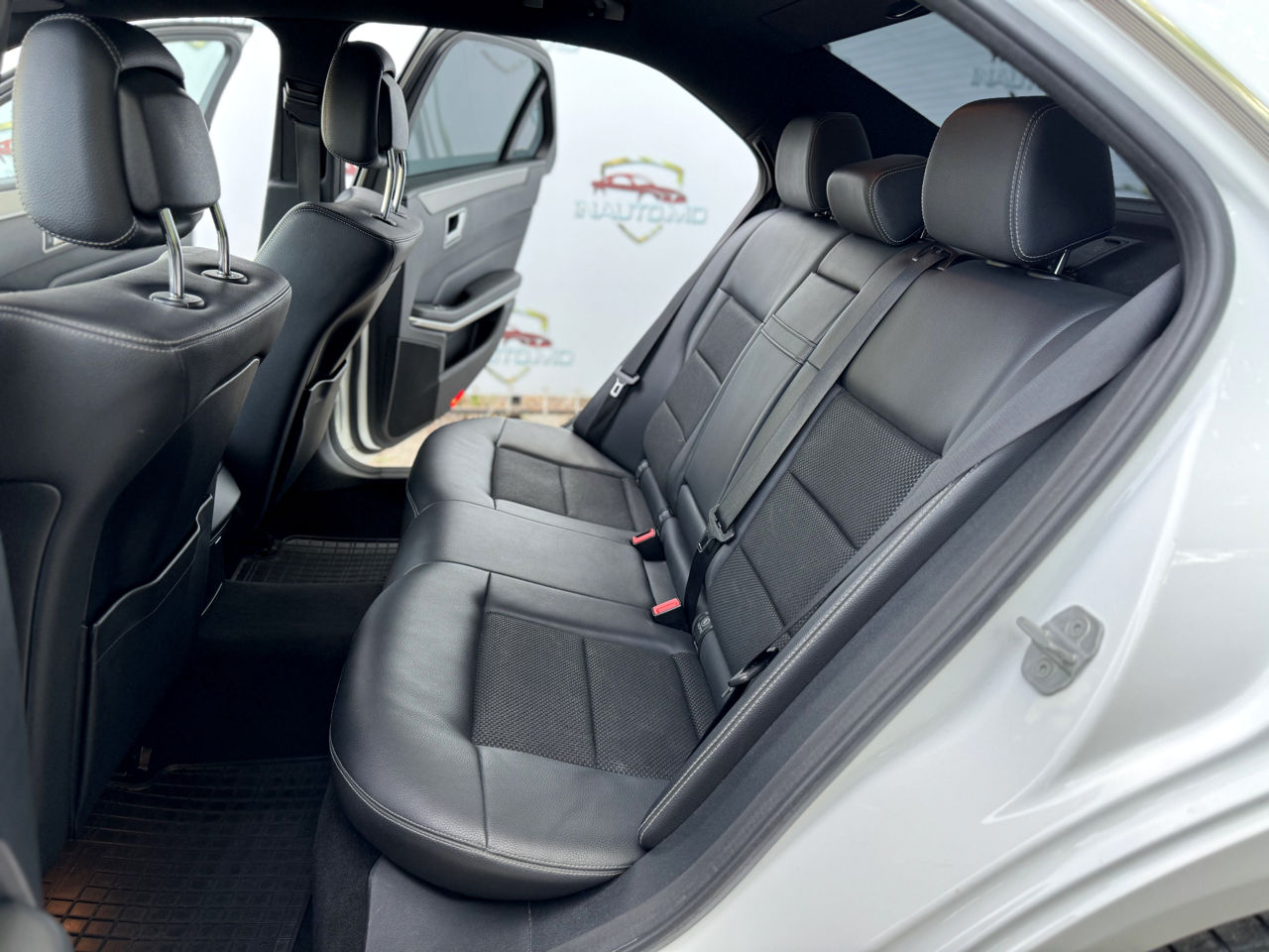 Mercedes E-Class foto 14