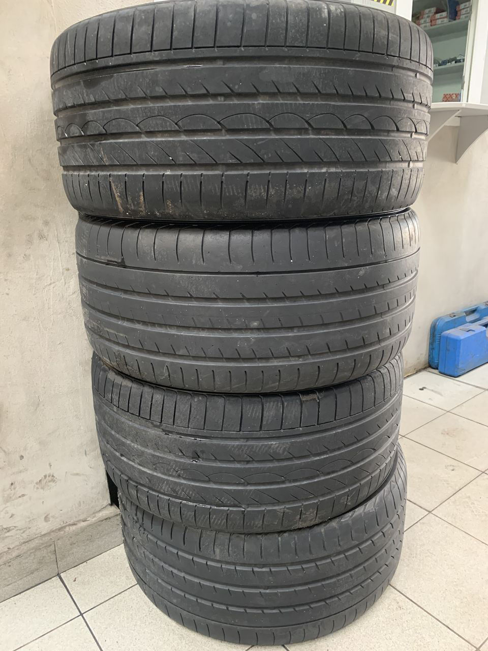 295/35R21