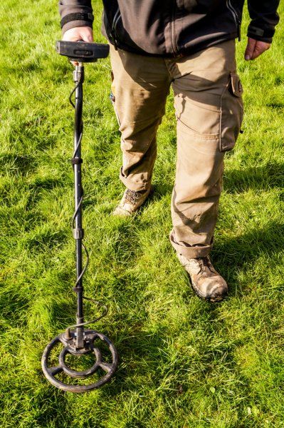 Услуги металлоискателя. Подводный поиск. Чистка участка от металла.