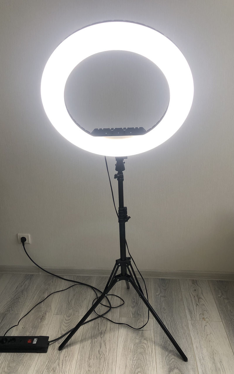 Кольцевая LED лампа RL-21 (54см) - б.у, но в идеальном состоянии.