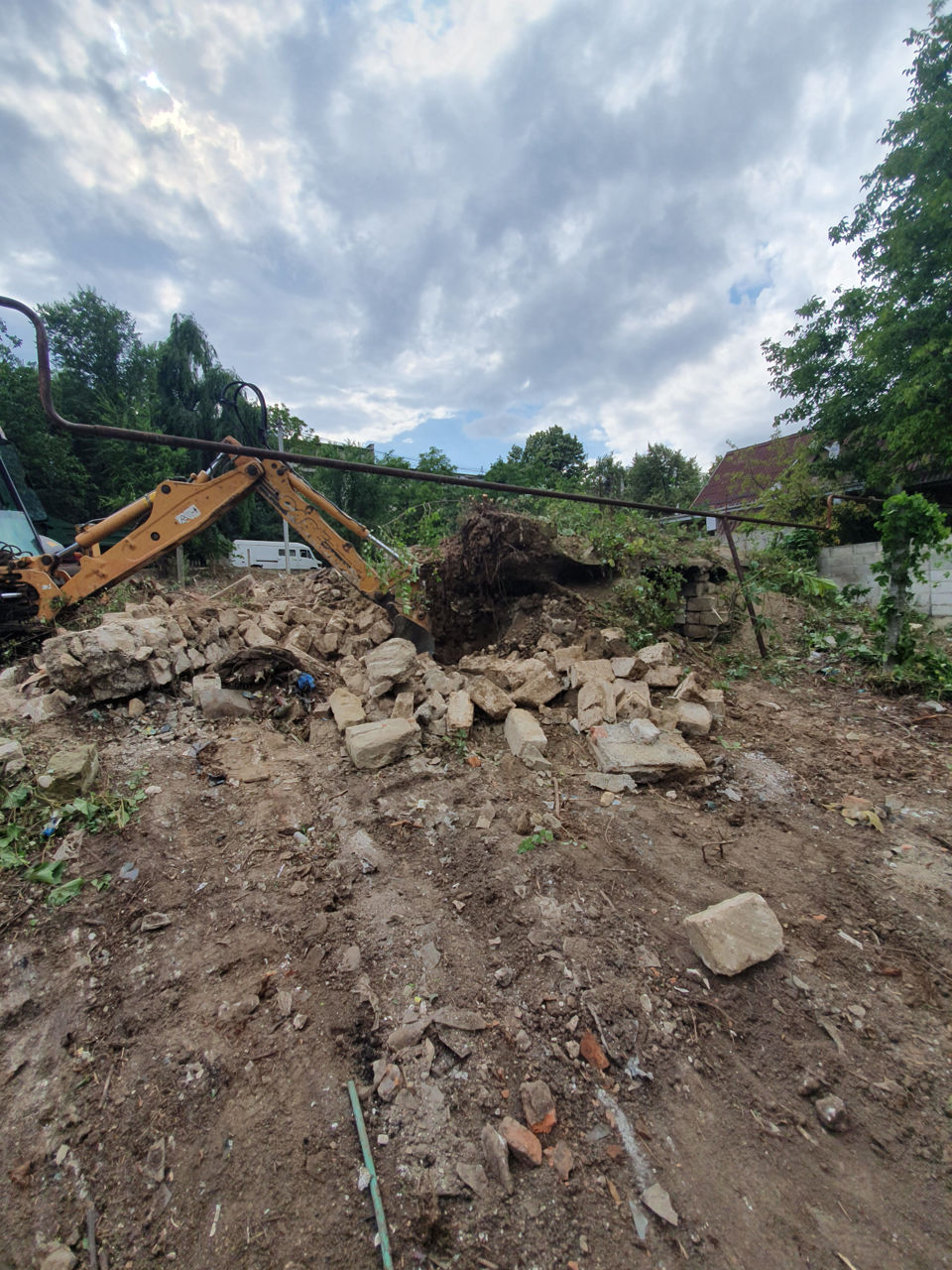 Демонтаж снос домов строений demolam case stricam case curatim terenuri taiem copacii scoatem radaci foto 2