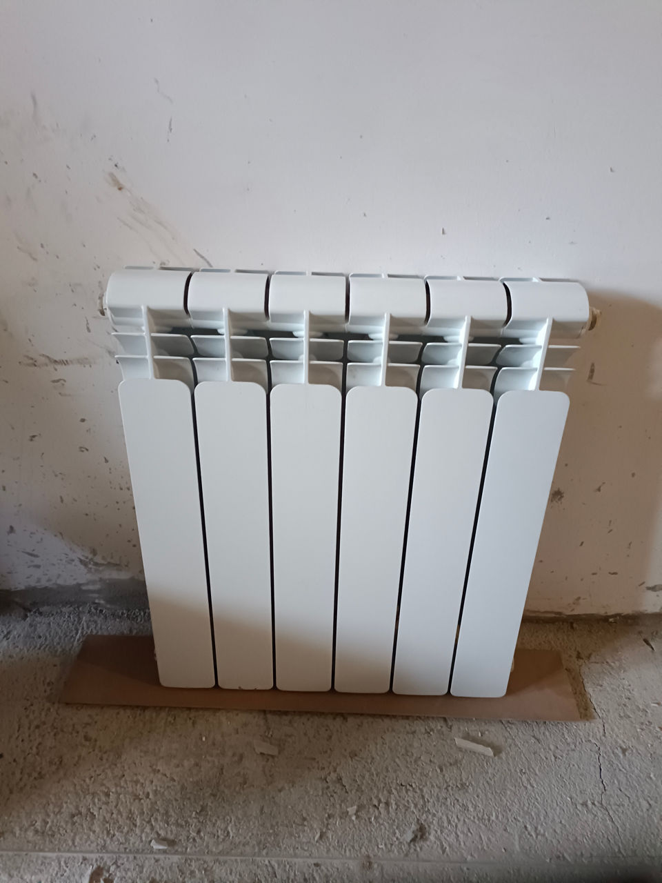 Радиатор биметал один.Radiator Bimetal, un exempmplar 80 lei/sectia фото 0
