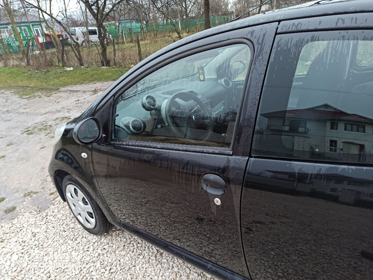 Peugeot 107 foto 1