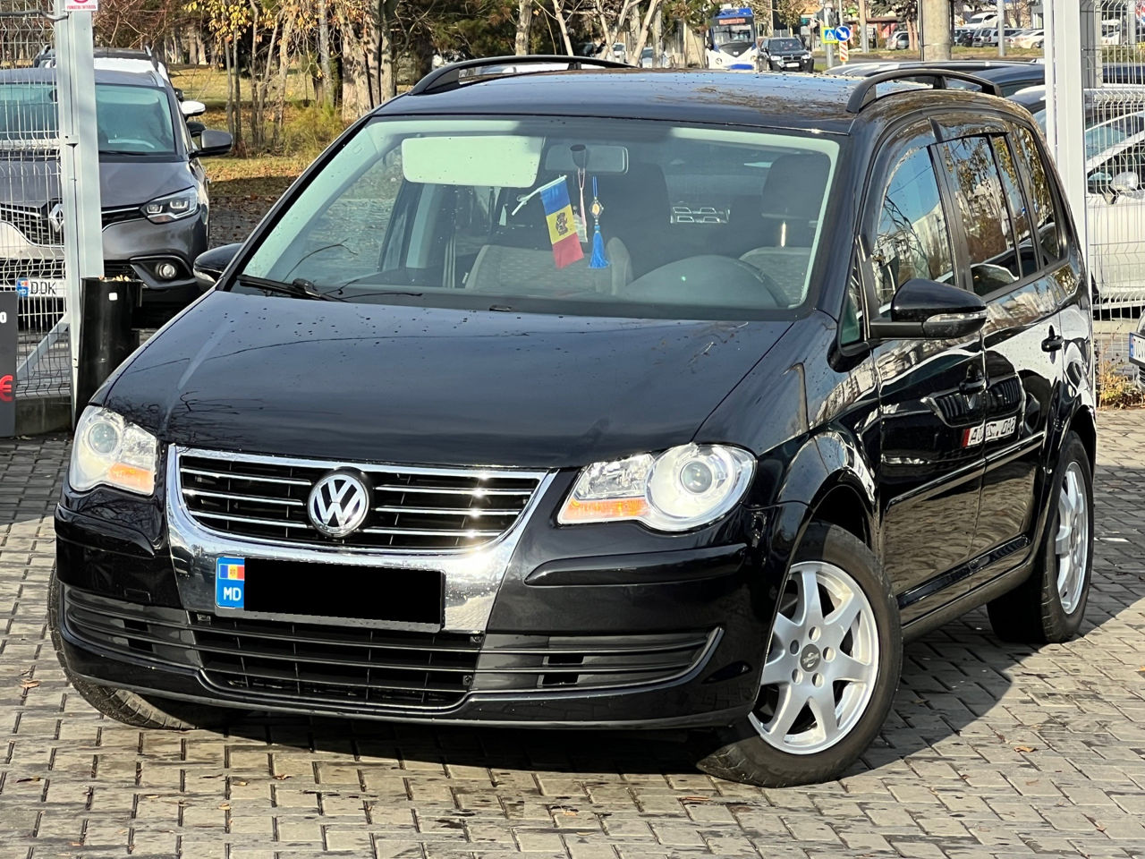Volkswagen Touran foto 2