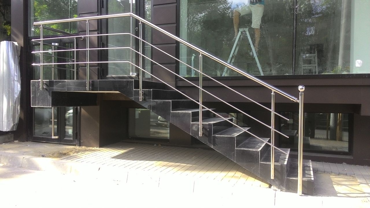 Balustrade din Inox si Sticla ( Pleksiglas )  !!! Перила из Нержавейки и Закаленного стеклa foto 2