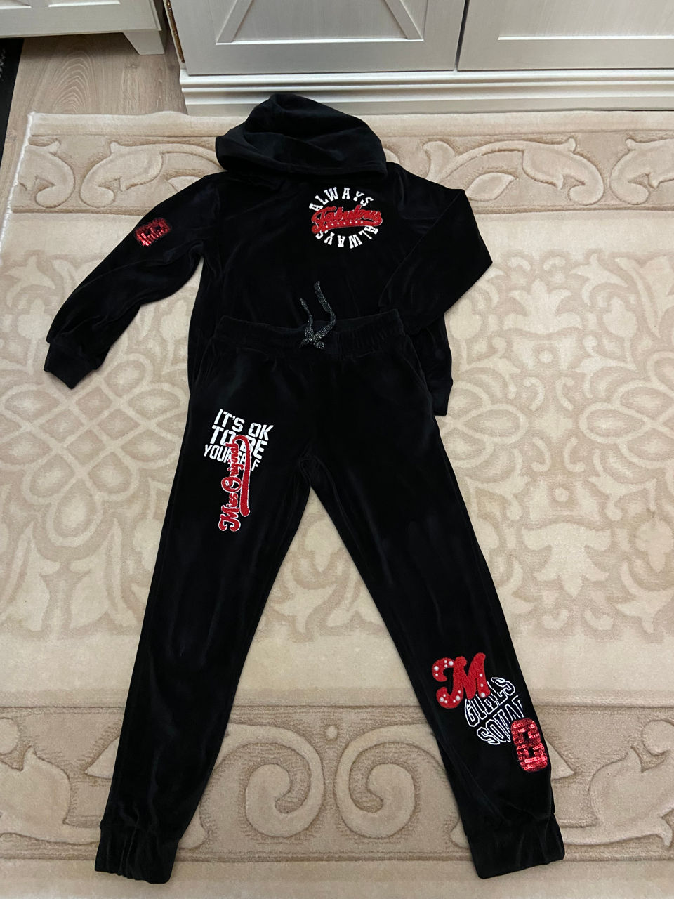 Set pantaloni și coftita la pachet 7/8 ani foto 1