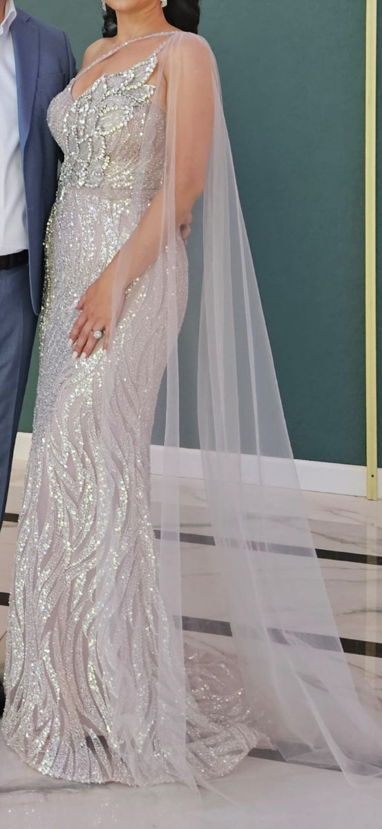 Vind sau dau în chirie rochie de seară LUIGI AULETTA mărimea 38-40. foto 2