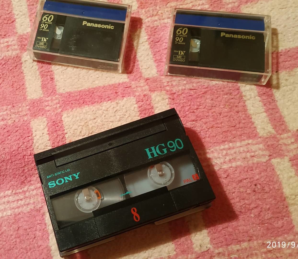 Кассеты Video8,miniDV,пульты ДУ.