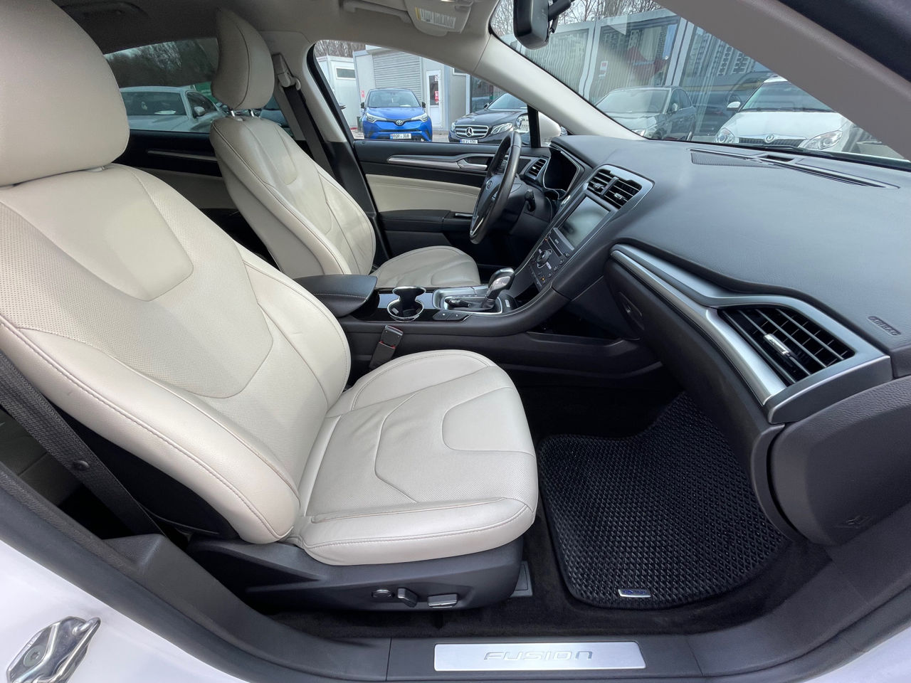 Ford Fusion foto 13