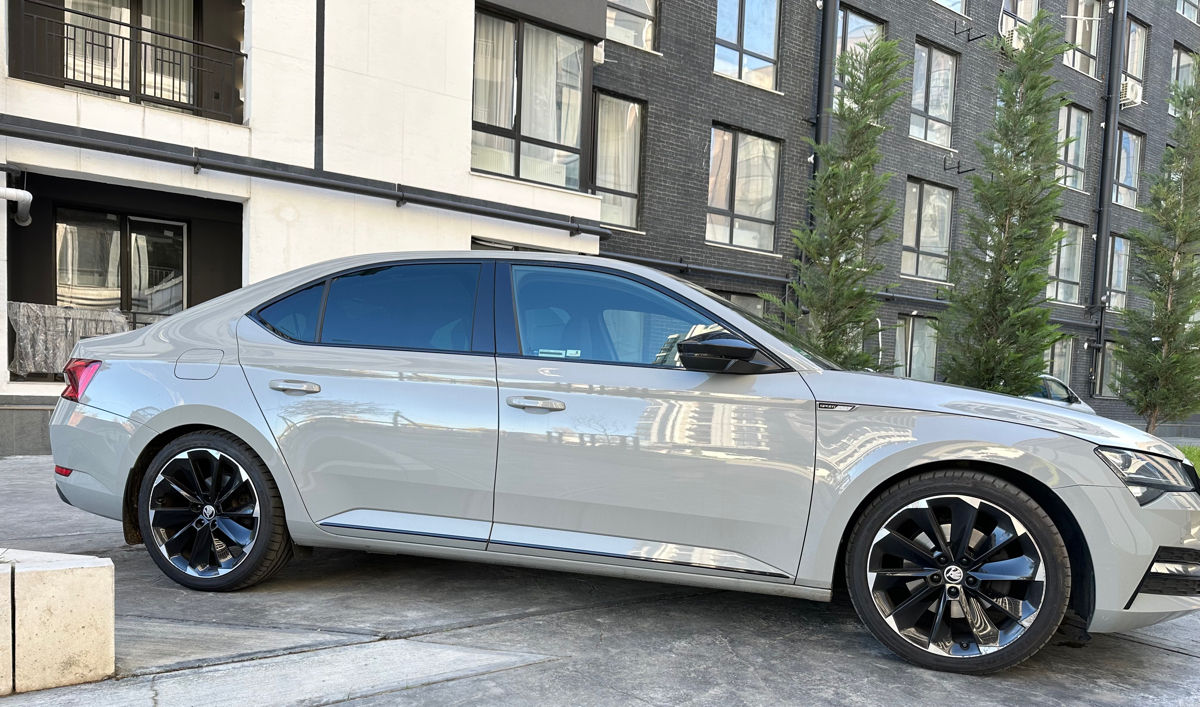 Skoda Superb foto 2