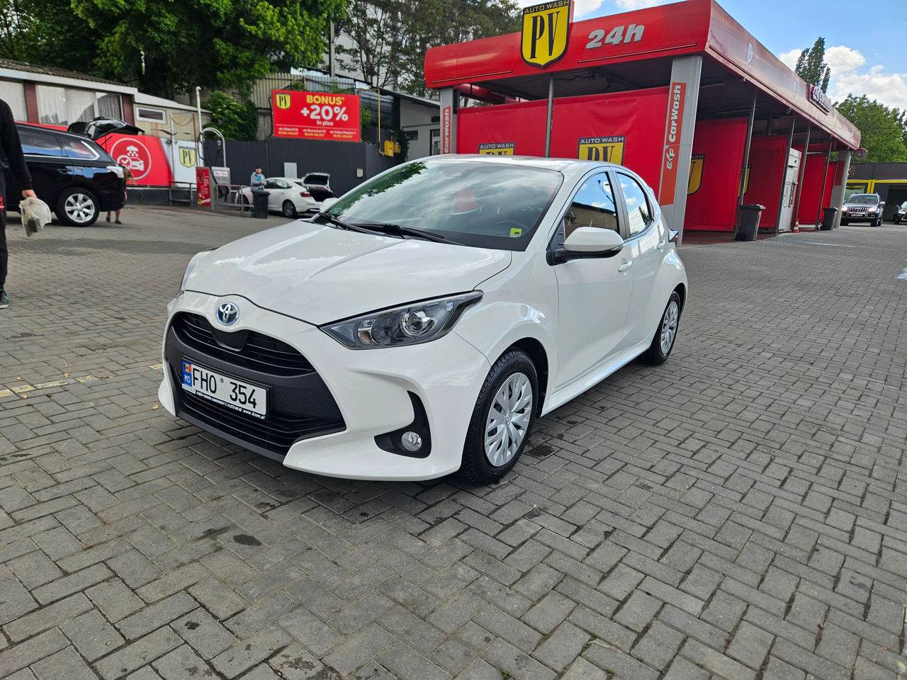 Toyota Yaris фото 2