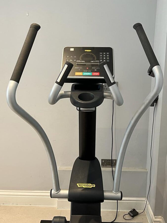 Эллиптический тренажер Technogym foto 4