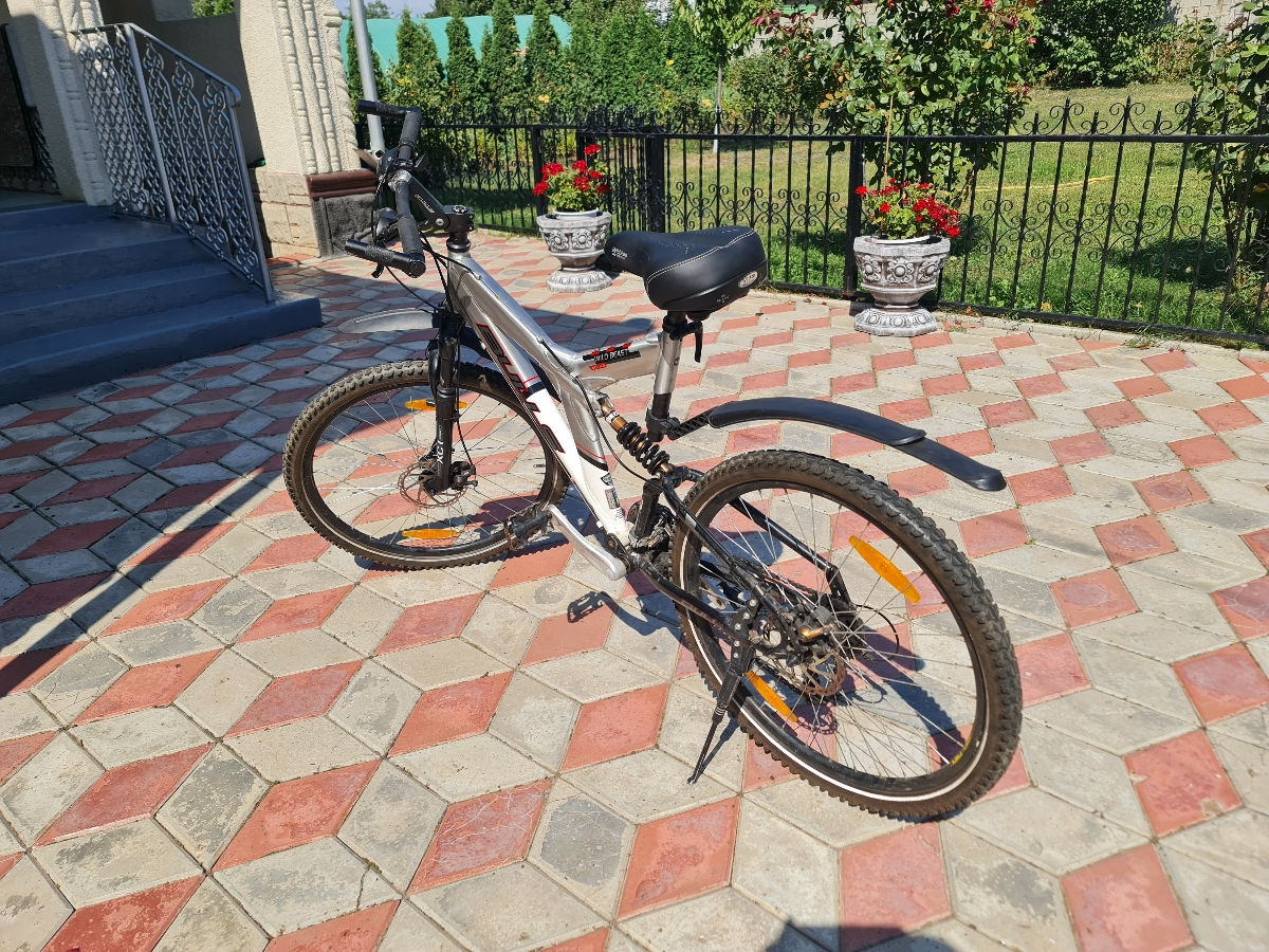 Vînd bicicletă foto 2