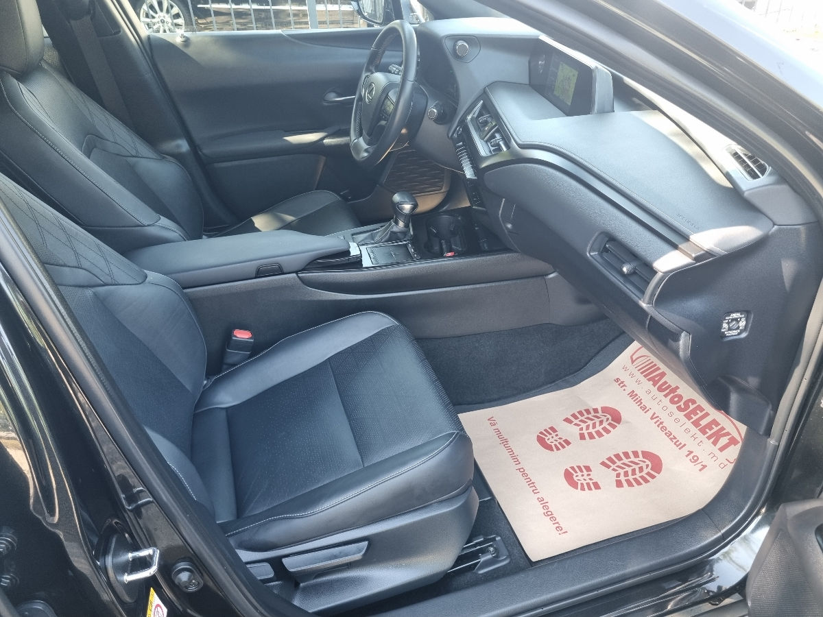 Lexus UX 2020 photo 10