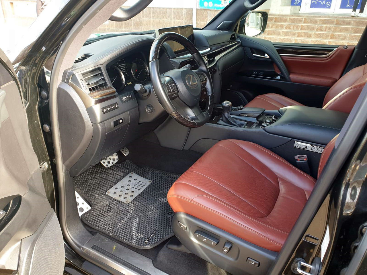Lexus LX Series фото 7