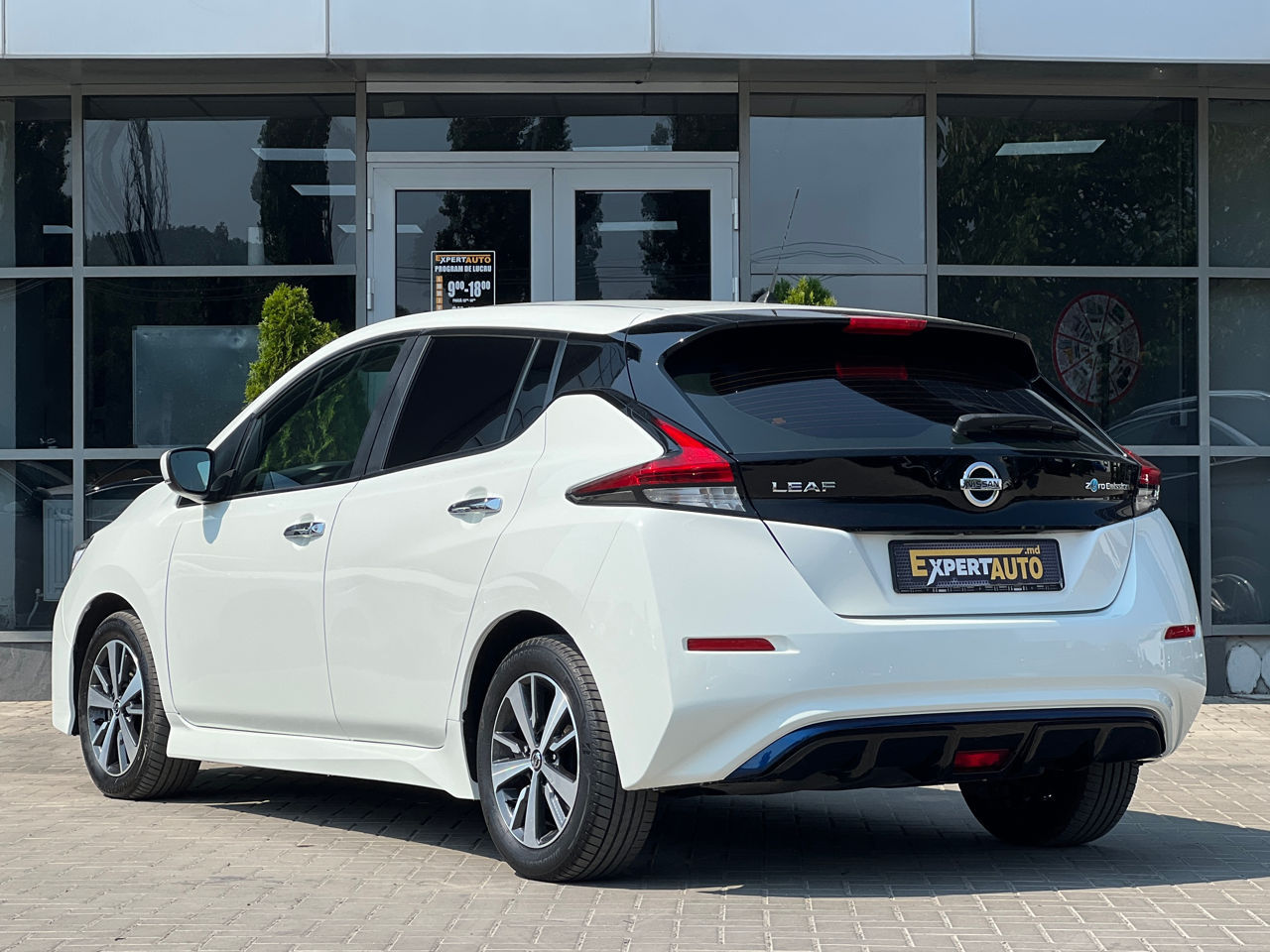 Nissan Leaf — фото 4