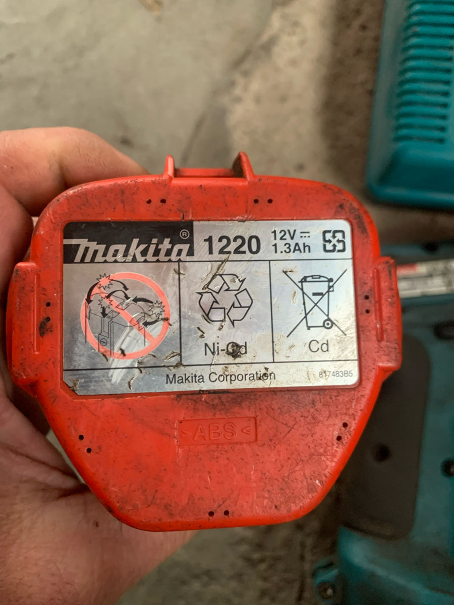Аккумуляторный ударный гайковерт Makita 6918 foto 1