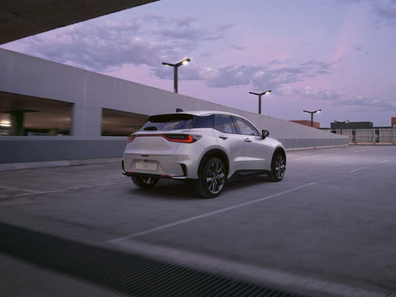 Lexus LBX foto 5