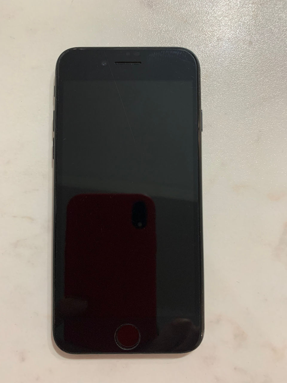 Продам Iphone SE 2020 года