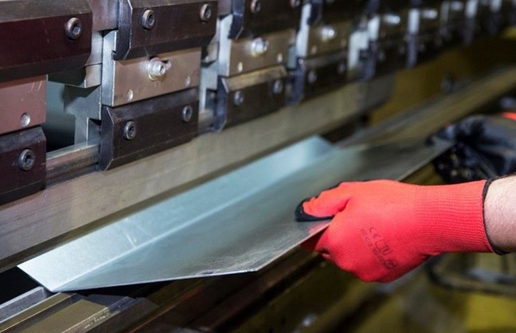 Услуги гибки металла (листового проката)Длина сгиба 4 метра усилие 100 тон